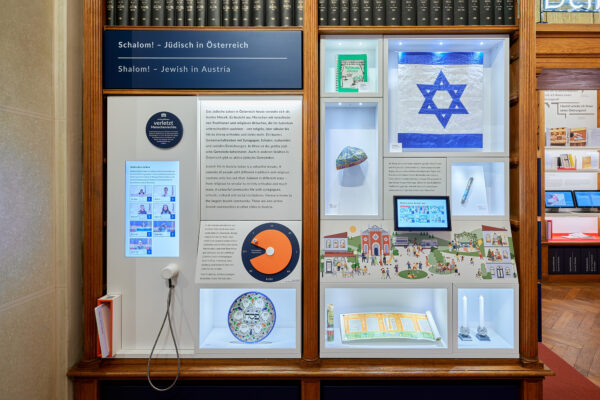 Ansicht der Ausstellung Tacheles reden