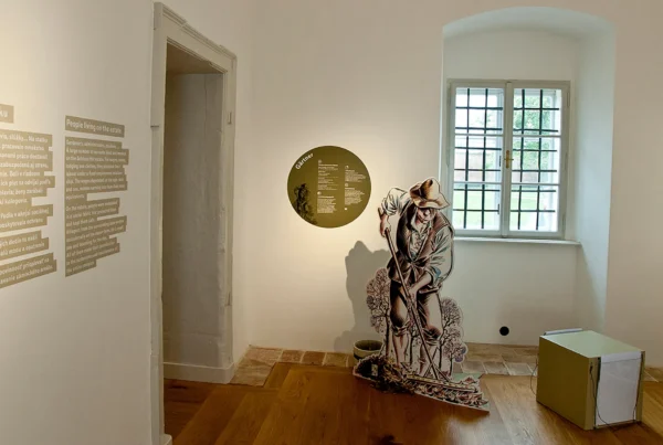 Innenraum mit Darstellung der Berufe am Hof